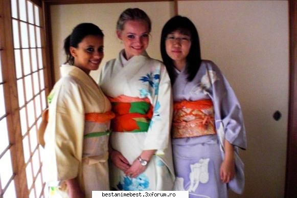 kimonoul este simbol culturii japoneze şi unul din cele mai rafinate costume din lume. are