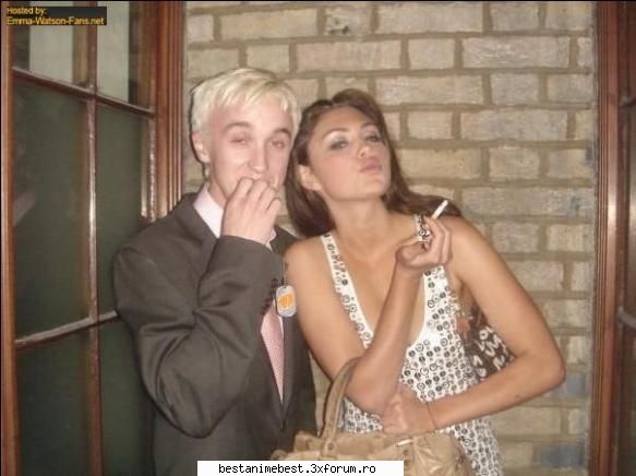 Phoebe Tonkin - e adevarat ca phoebe fumeaza? - Grupul "H2O - Doar adauga apa "